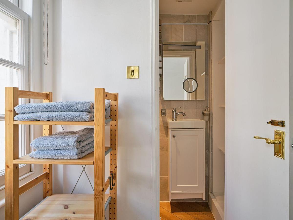 Stylish 3 Bedroom Town House Дом отдыха Лондон
